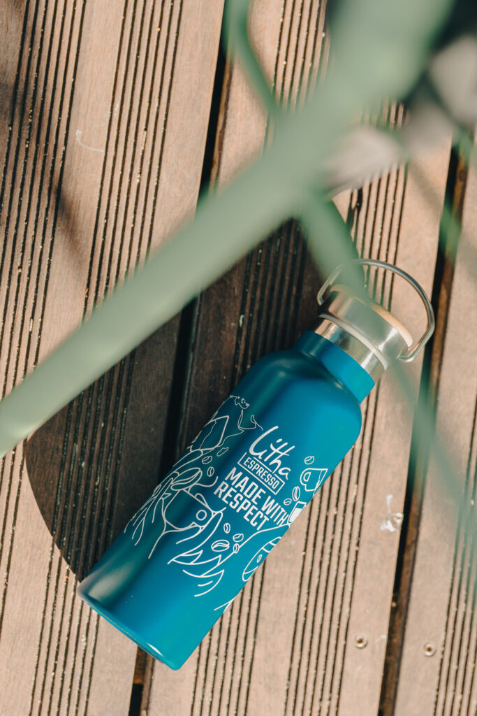 bouteille d'eau eco-responsable, alternative aux bouteilles en plastique